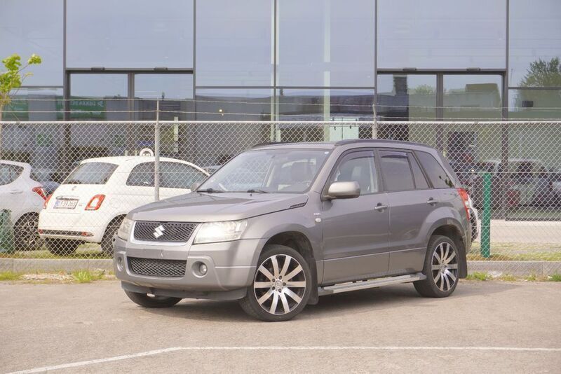 Grau Gebraucht 2008 Suzuki Grand Vitara SUV | 2.400 € (Fairer Preis) - Bild 1/4