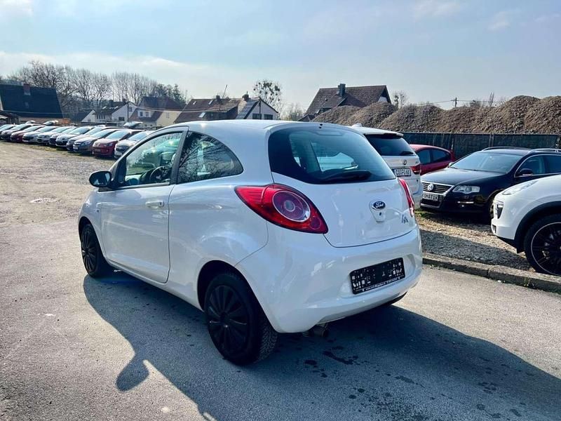 Gebraucht Ford Ka Trend 69 PS (50 kW) 2015 Weiß Kleinwagen