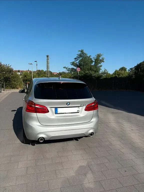 Gebraucht BMW 218 Active Tourer Advantage 150 PS (110 kW) 2020 Silber Van / Kleinbus