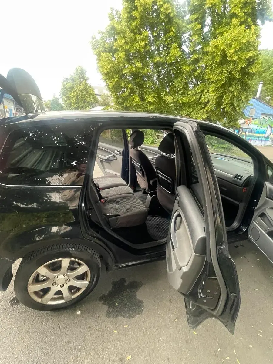 Gebraucht Ford C-MAX 140 PS (102 kW) 2010 Schwarz Van / Kleinbus