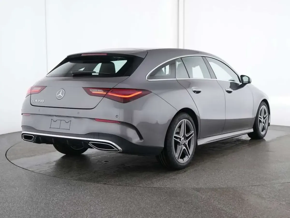Gebraucht Mercedes CLA200 AMG 163 PS (119 kW) 2025 Metalliclack mountaingrau Kombi