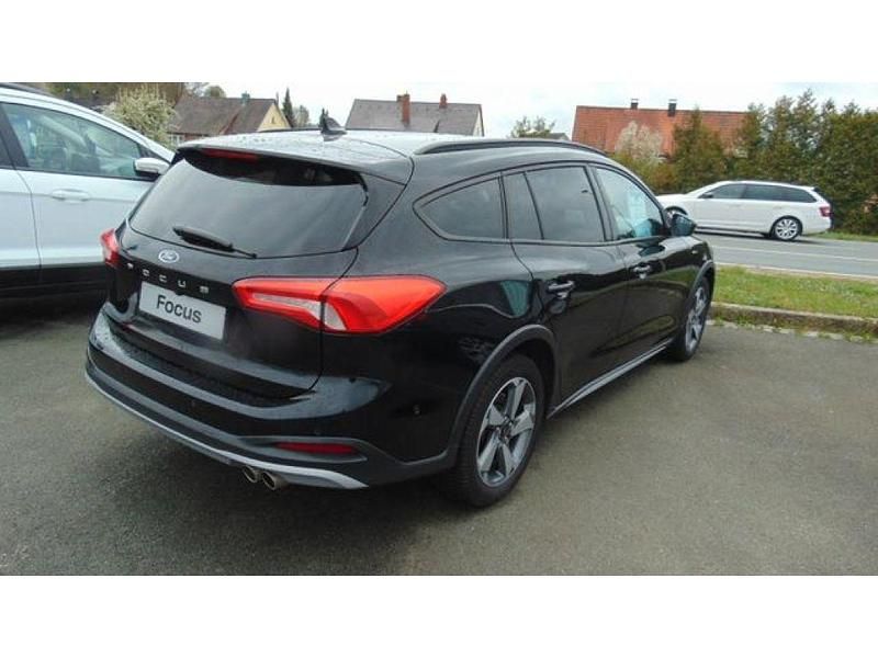 Gebraucht Ford Focus 125 PS (91 kW) 2020 Agate black (metallic) Kombi