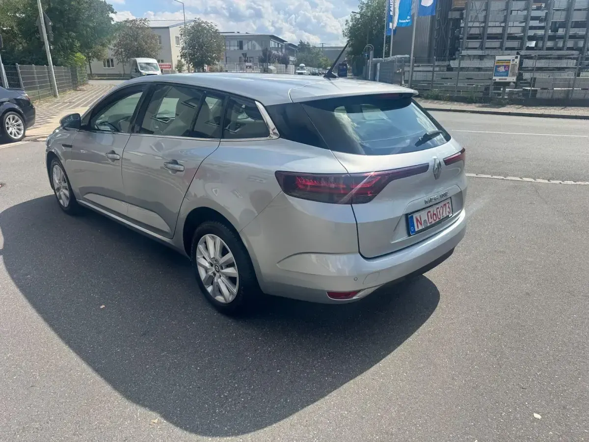 Gebraucht Renault Mégane GrandTour Equilibre 116 PS (85 kW) 2024 Silber Kombi