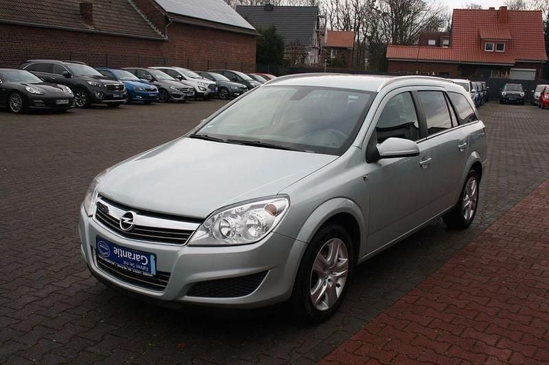 Gebraucht Opel Astra Edition 116 PS (85 kW) 2010 Grün Limousine