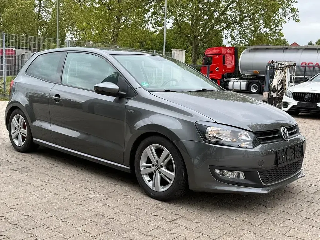 Gebraucht VW Polo 60 PS (44 kW) 2013 Grau Kleinwagen