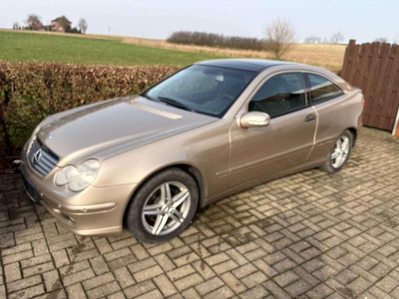 Gebraucht Mercedes C200 163 PS (119 kW) 2002 Gold Coupé