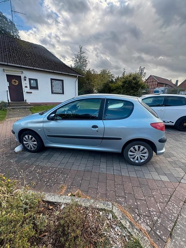 Andere farben Gebraucht 2004 Peugeot 206 Kleinwagen | 1.600 € (Fairer Preis) - Bild 1/4