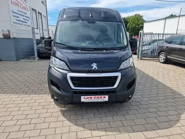 Gebraucht Peugeot Boxer Premium 243 PS (178 kW) 2022 Lackierung grau graphito/metal Van