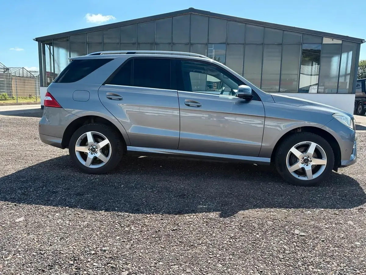 Gebraucht Mercedes ML350 258 PS (189 kW) 2012 Grau SUV