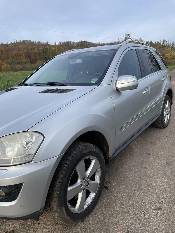 Gebraucht Mercedes ML350 231 PS (169 kW) 2010 Silber SUV