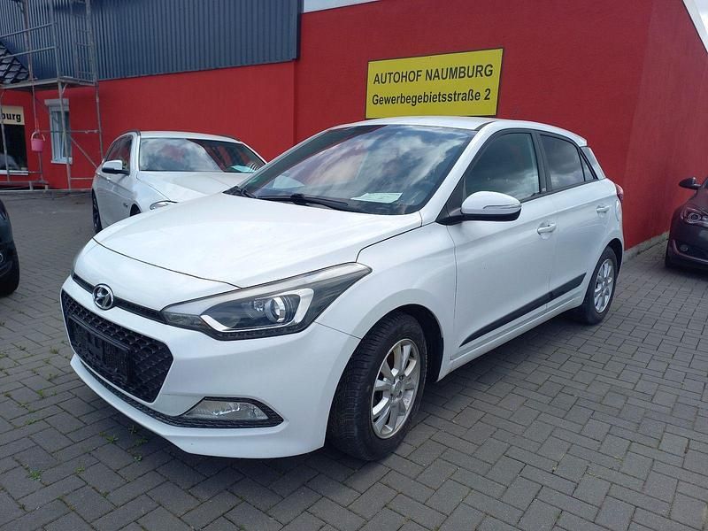 Weiß Gebraucht 2016 Hyundai i20 Passion Kleinwagen | 7.950 € (Fairer Preis) - Bild 1/1