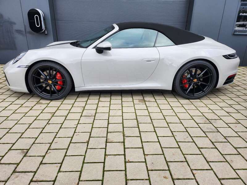 Kreide Neu 2024 Porsche 911 Carrera 4S Cabriolet Cabrio | 154.700 € (Superpreis) - Bild 1/4