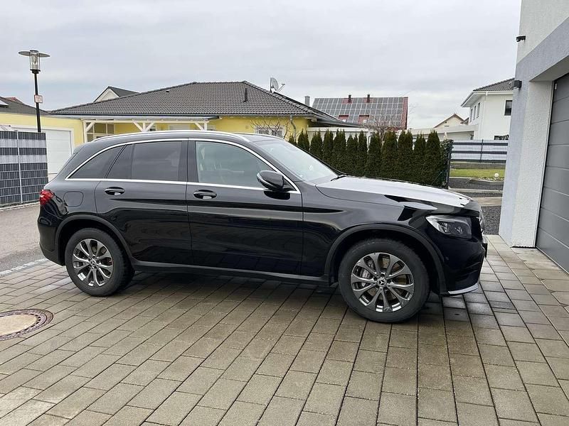 Gebraucht Mercedes GLC250 204 PS (150 kW) 2018 Schwarz SUV