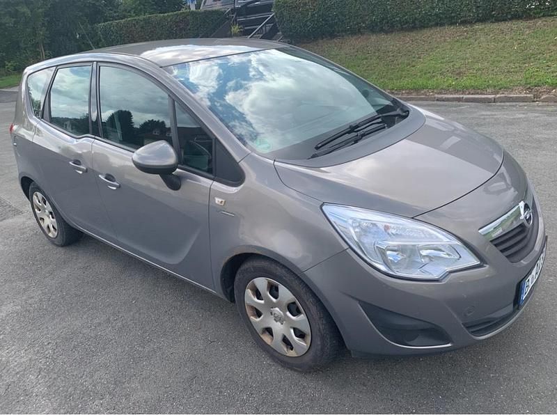 Braun Gebraucht 2010 Opel Meriva Van / Kleinbus | 1.500 € (Superpreis) - Bild 1/4