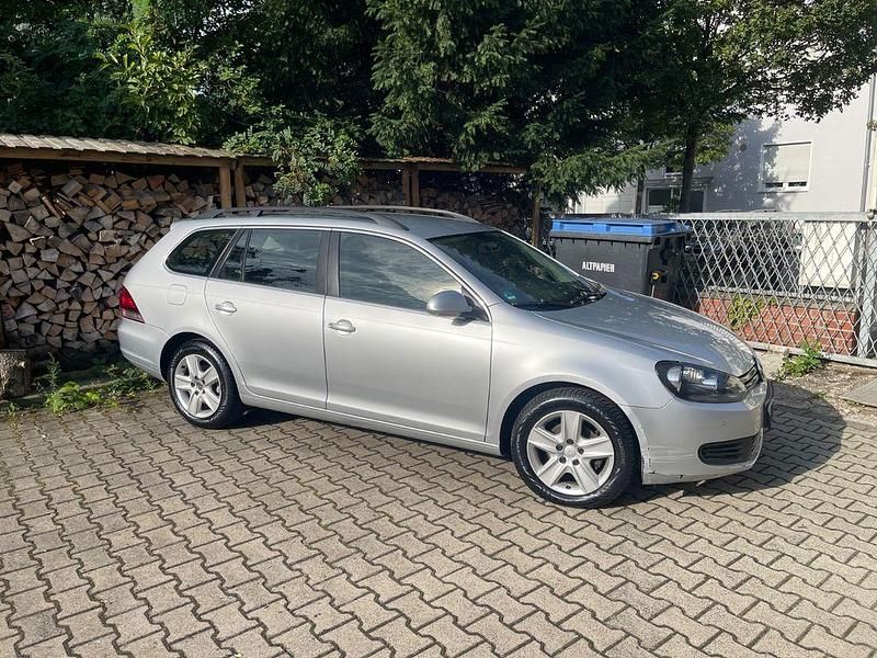 Silber Gebraucht 2010 VW Golf VI Trendline Kombi | 7.999 € (Teuer) - Bild 1/4