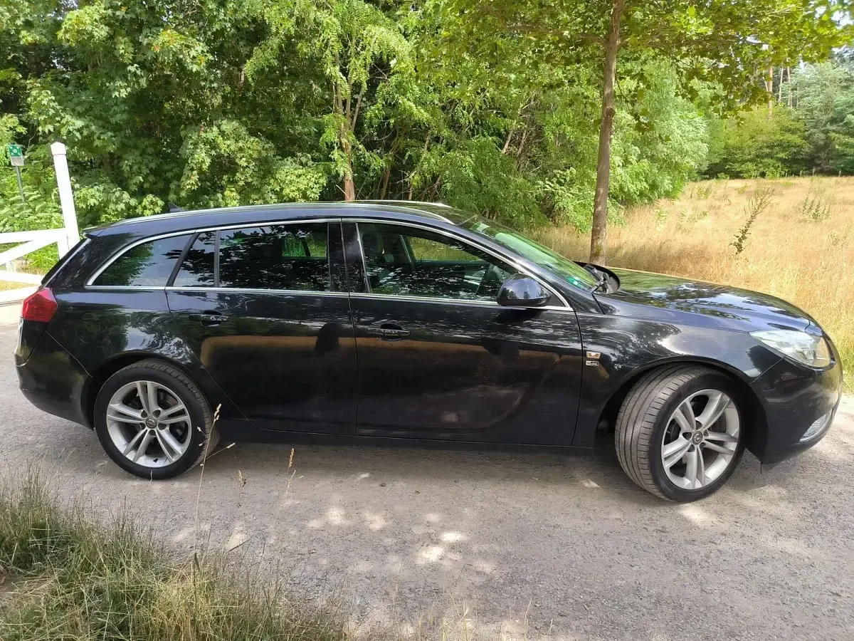 Gebraucht Opel Insignia 160 PS (117 kW) 2012 Schwarz Kombi