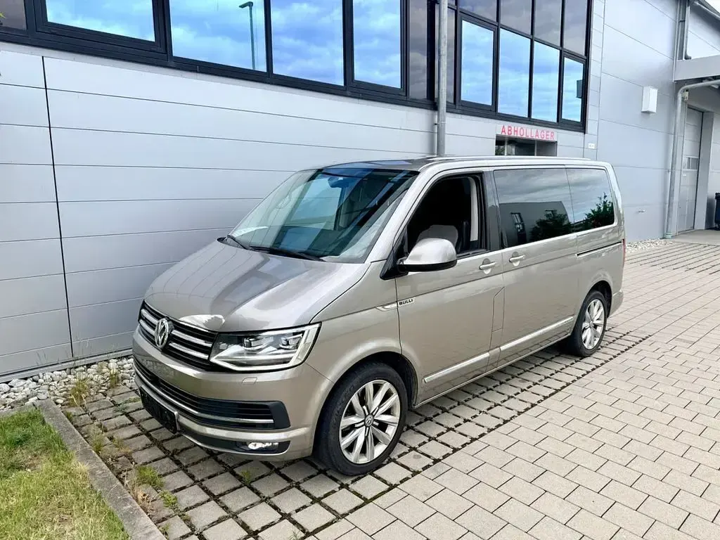 Gebraucht VW Multivan Highline 204 PS (150 kW) 2018 Beige Van / Kleinbus
