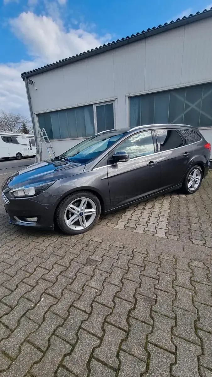 Gebraucht Ford Focus Titanium 125 PS (91 kW) 2014 Grau Kombi
