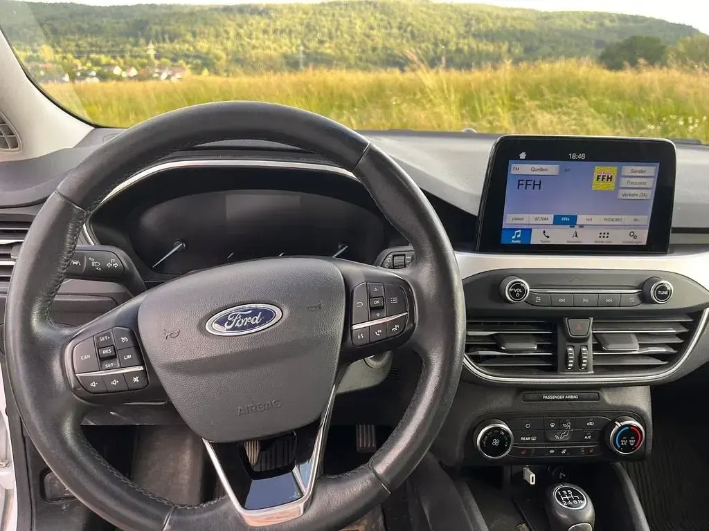 Gebraucht Ford Focus Cool & Connect 125 PS (91 kW) 2019 Weiß Limousine