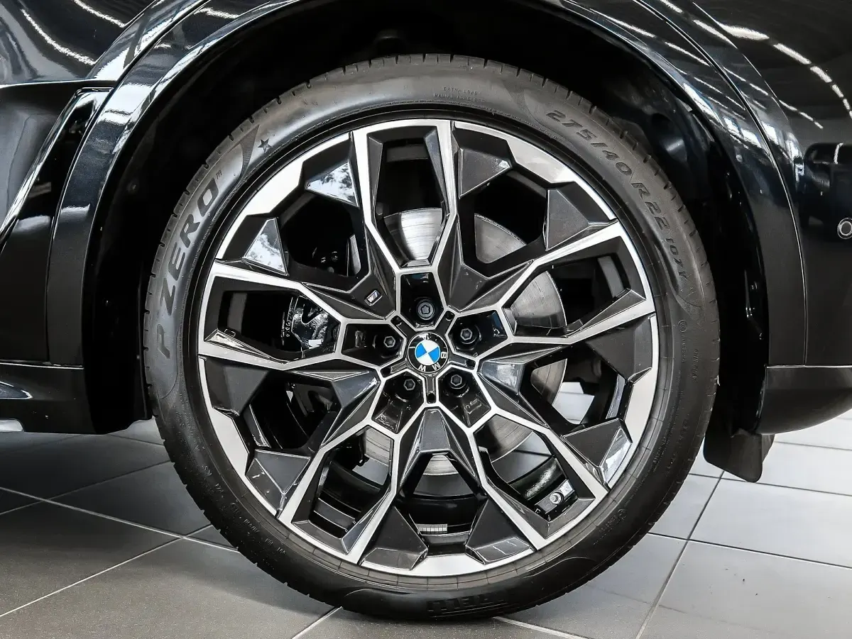 Gebraucht BMW X7 M Sport 340 PS (250 kW) 2025 Schwarz SUV
