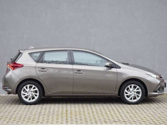 Gebraucht Toyota Auris 132 PS (97 kW) 2017 Grau Limousine