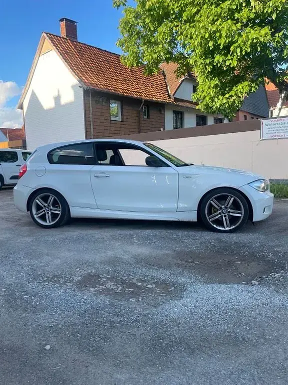 Gebraucht BMW 120 Sport Line 116 PS (85 kW) 2011 Silber Kleinwagen