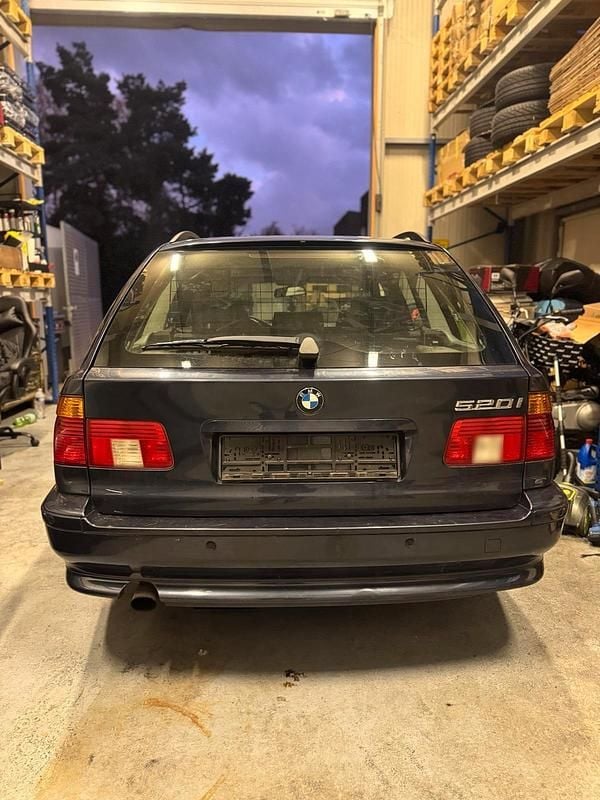 Gebraucht BMW 520 170 PS (125 kW) 2002 Blau Kombi