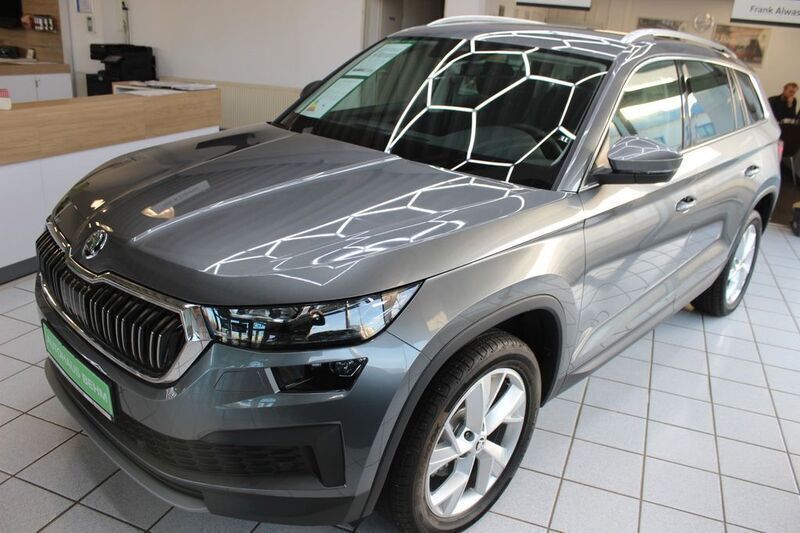Grau Gebraucht 2023 Skoda Kodiaq Style SUV | 38.890 € (Fairer Preis) - Bild 1/4