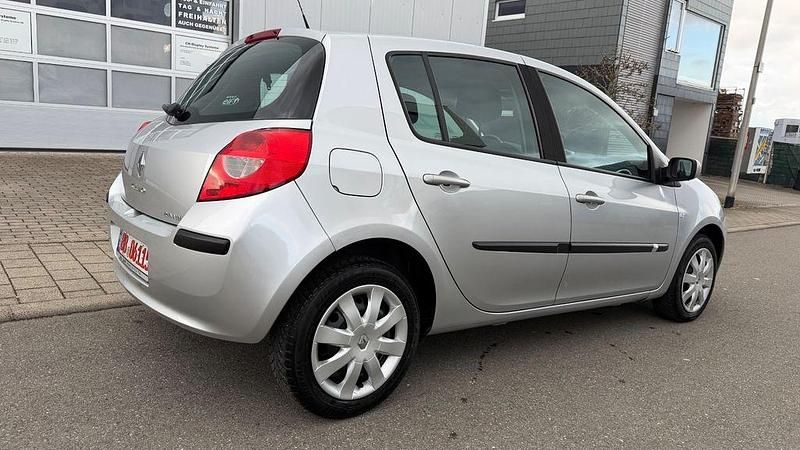 Occasion Renault Clio III 79 ch (58 kW) 2007 Gris Berline