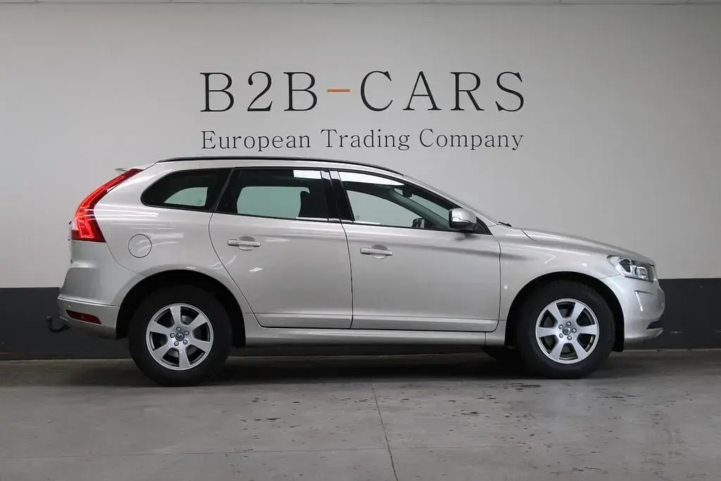 Używany Volvo XC60 Kinetic 150 KM (110 kW) 2017 Beżowy SUV