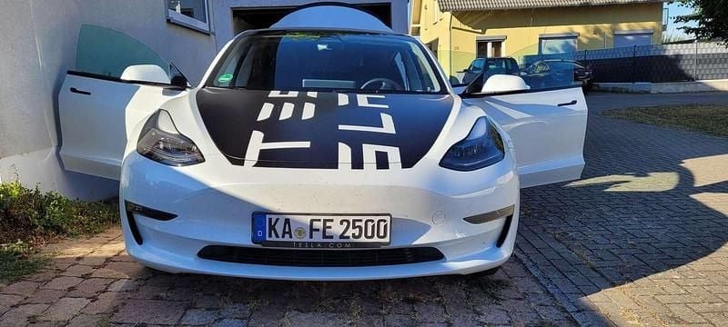 Weiß Gebraucht 2022 Tesla Model 3 Performance Limousine | 32.800 € (Fairer Preis) - Bild 1/4