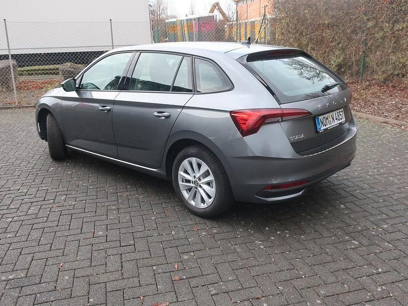 Gebraucht Skoda Scala Selection 95 PS (69 kW) 2024 Grau Kleinwagen