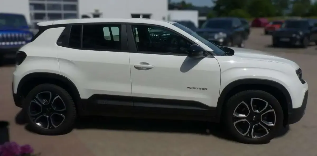 Gebraucht Jeep Avenger Altitude 101 PS (74 kW) 2023 Snow white SUV