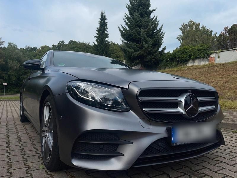 Schwarz Gebraucht 2019 Mercedes E350 AMG Limousine | 29.997 € (Fairer Preis) - Bild 1/4