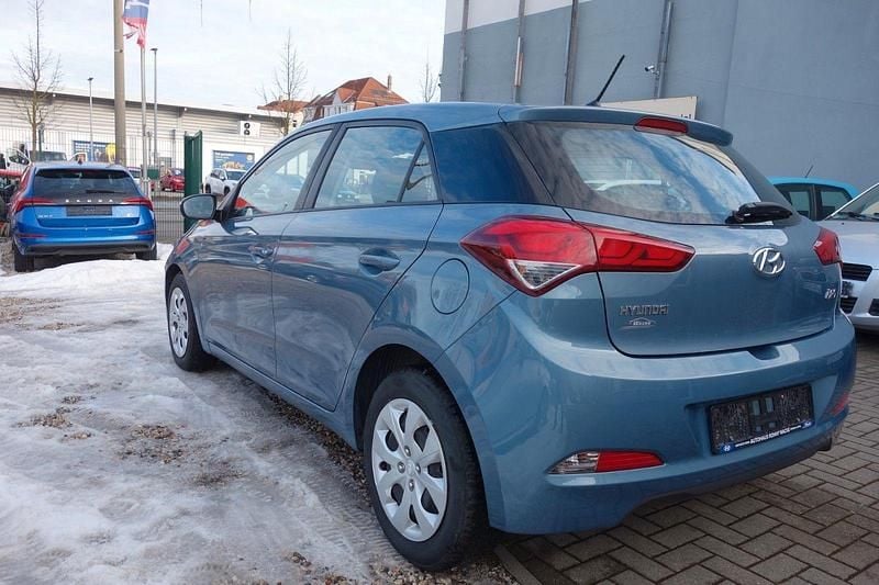 Gebraucht Hyundai i20 GO! 75 PS (55 kW) 2017 Blau Kleinwagen