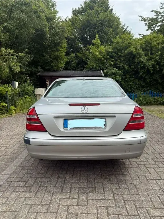 Gebraucht Mercedes E200 Classic 122 PS (89 kW) 2005 Silber Limousine