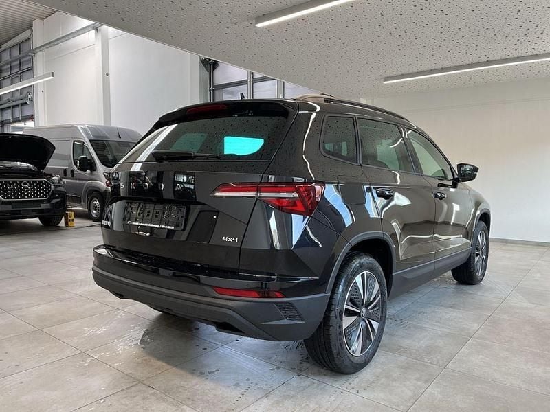 Neu Skoda Karoq Selection 150 PS (110 kW) 2026 Magic black SUV