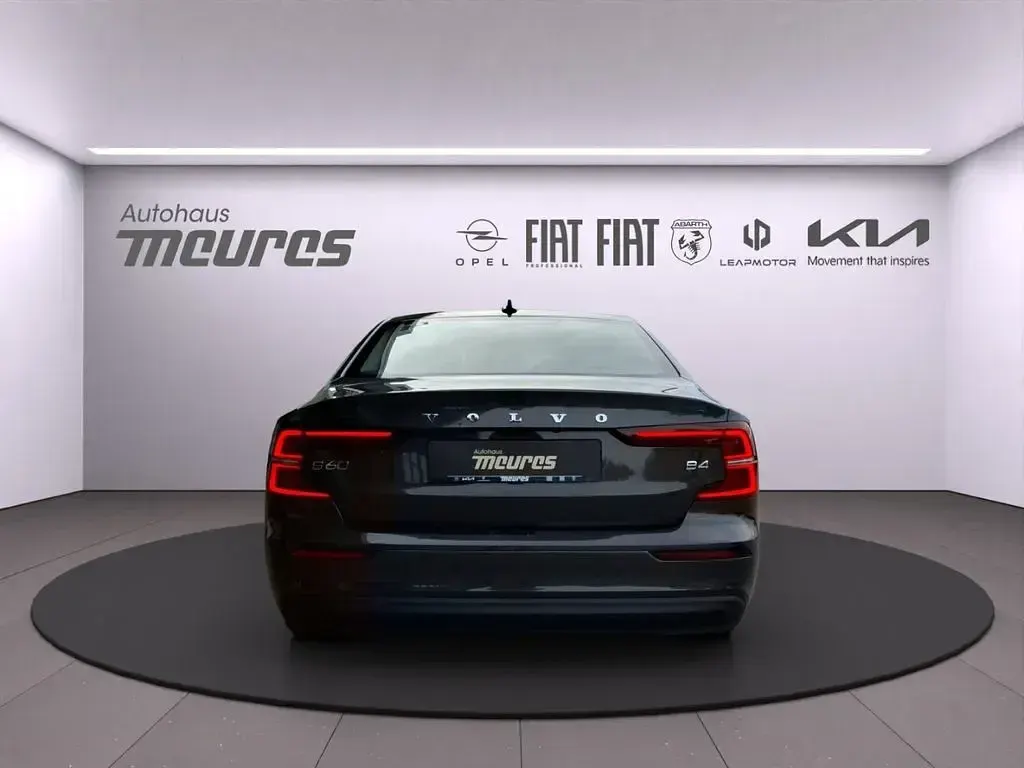 Gebraucht Volvo S60 Core 197 PS (144 kW) 2024 Grau Limousine
