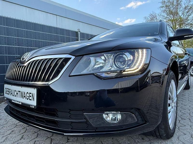 Schwarz Gebraucht 2015 Skoda Superb Active Kombi | 12.900 € (Fairer Preis) - Bild 1/4