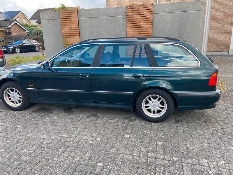 Grün Gebraucht 1998 BMW 520 Kombi | 1.000 € (Superpreis) - Bild 1/4