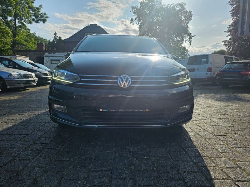 Schwarz Gebraucht 2017 VW Touran Highline Van / Kleinbus | 12.500 € (Teuer) - Bild 1/4