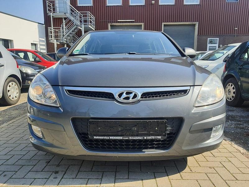 Gebraucht Hyundai i30 122 PS (89 kW) 2007 Grau Kleinwagen