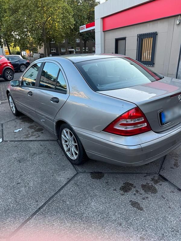 Silber Gebraucht 2003 Mercedes C180 Limousine | 2.500 € (Teuer) - Bild 1/4