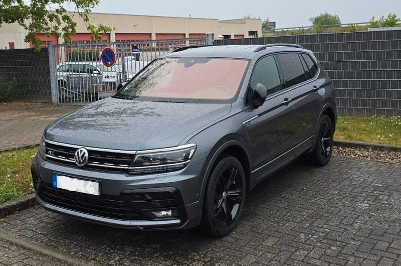 Grau Gebraucht 2020 VW Tiguan Allspace Style SUV | 24.950 € (Superpreis) - Bild 1/4