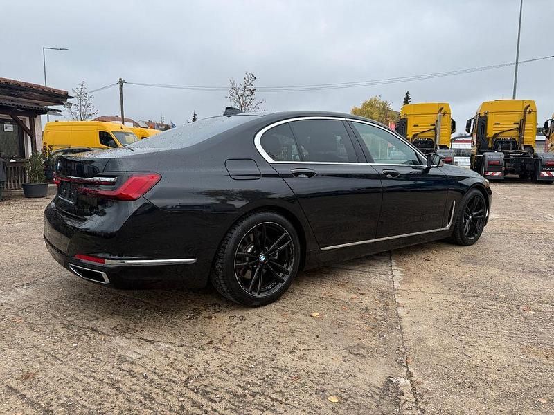 Gebraucht BMW 740 Sport Line 340 PS (250 kW) 2021 Schwarz Limousine