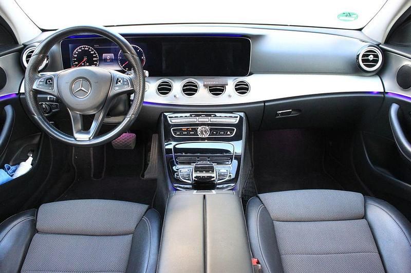 Gebraucht Mercedes E220 194 PS (142 kW) 2016 Silber Limousine