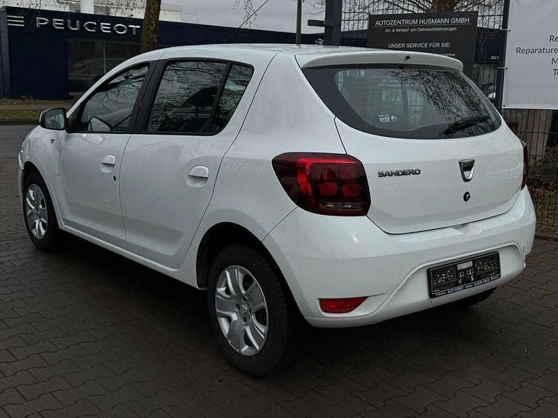 Gebraucht Dacia Sandero 73 PS (53 kW) 2017 Weiß Limousine