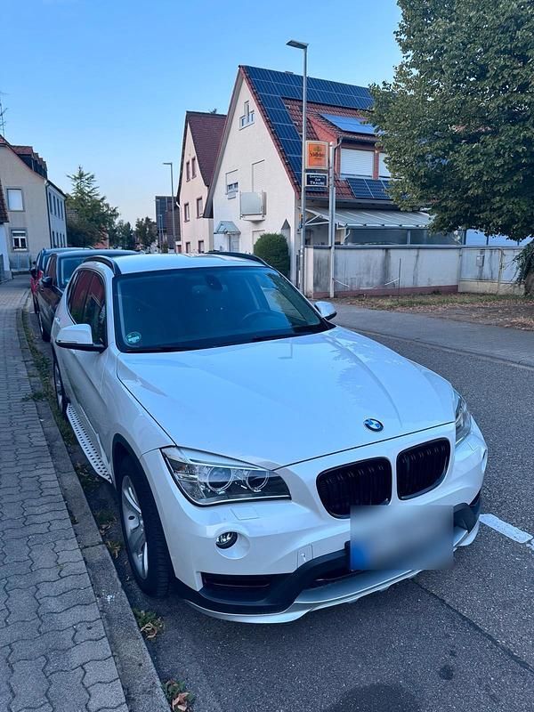 Weiß Gebraucht 2014 BMW X1 Sport Line SUV | 11.500 € (Fairer Preis) - Bild 1/4