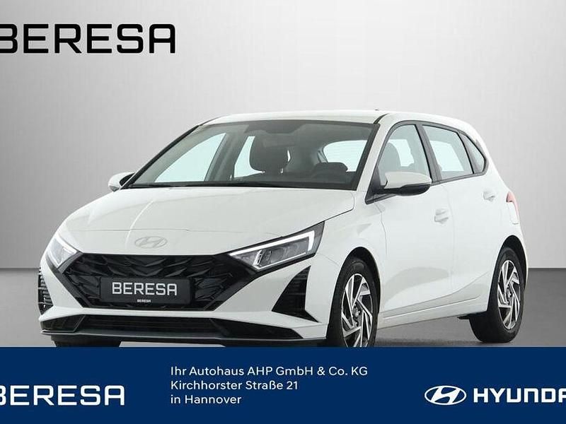 Atlas white / sol Neu 2025 Hyundai i20 Trend Limousine | 19.280 € (Guter Preis) - Bild 1/4