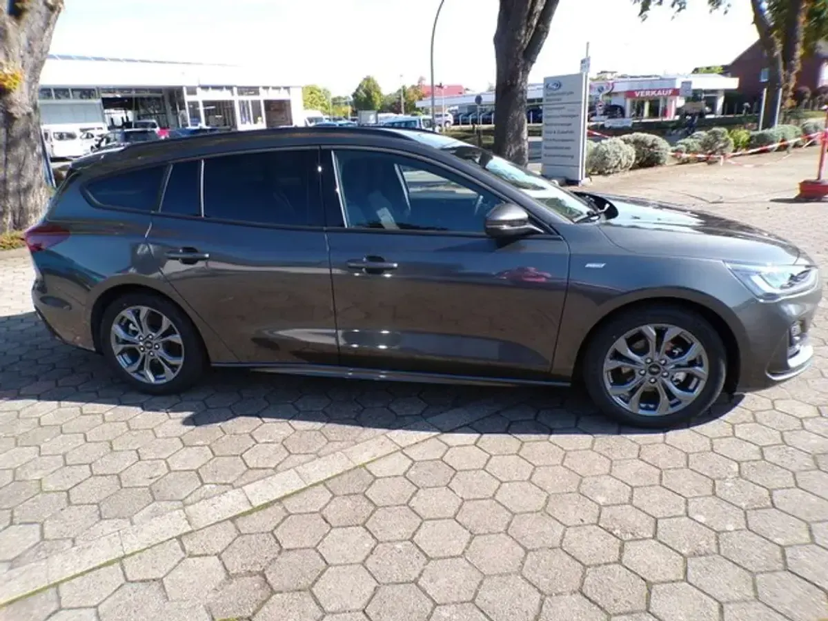 Neu Ford Focus ST-Line X 155 PS (114 kW) 2026 Magnetic grau Kombi